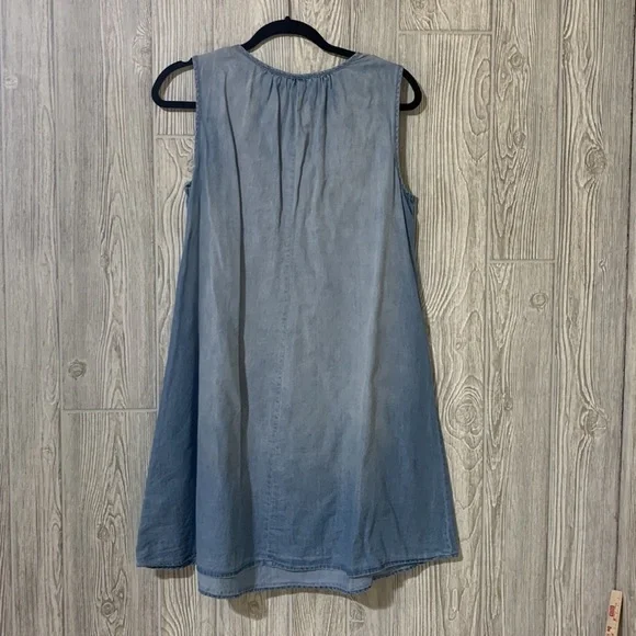 Luxology Slouchy Sleeveless A Line Chambray Short Dress Crochet Tassel SZ 8 - Picture 3 of 8